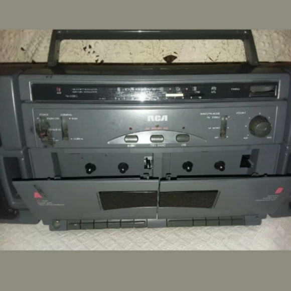 RCA RP-7855A Stereo AM/FM Radio AUX Cassette-Corde - Picture 1 of 7